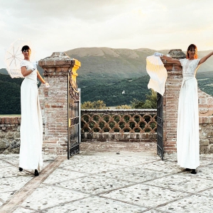 Accoglienza Matrimonio con trampolieri bianchi per matrimonio