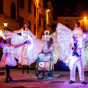 Farfalle Luminose Parata, show di notte artisti luci led