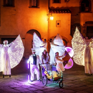Parata Bianca con Artisti Luminosi