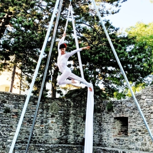 Danza Aerea tessuti bianchi, esibizione per matrimonio, feste di gala, cene aziendali, eventi