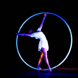 Ruota CYR performance: esibizione con cerchio per feste private, matrimonio e cene di gala